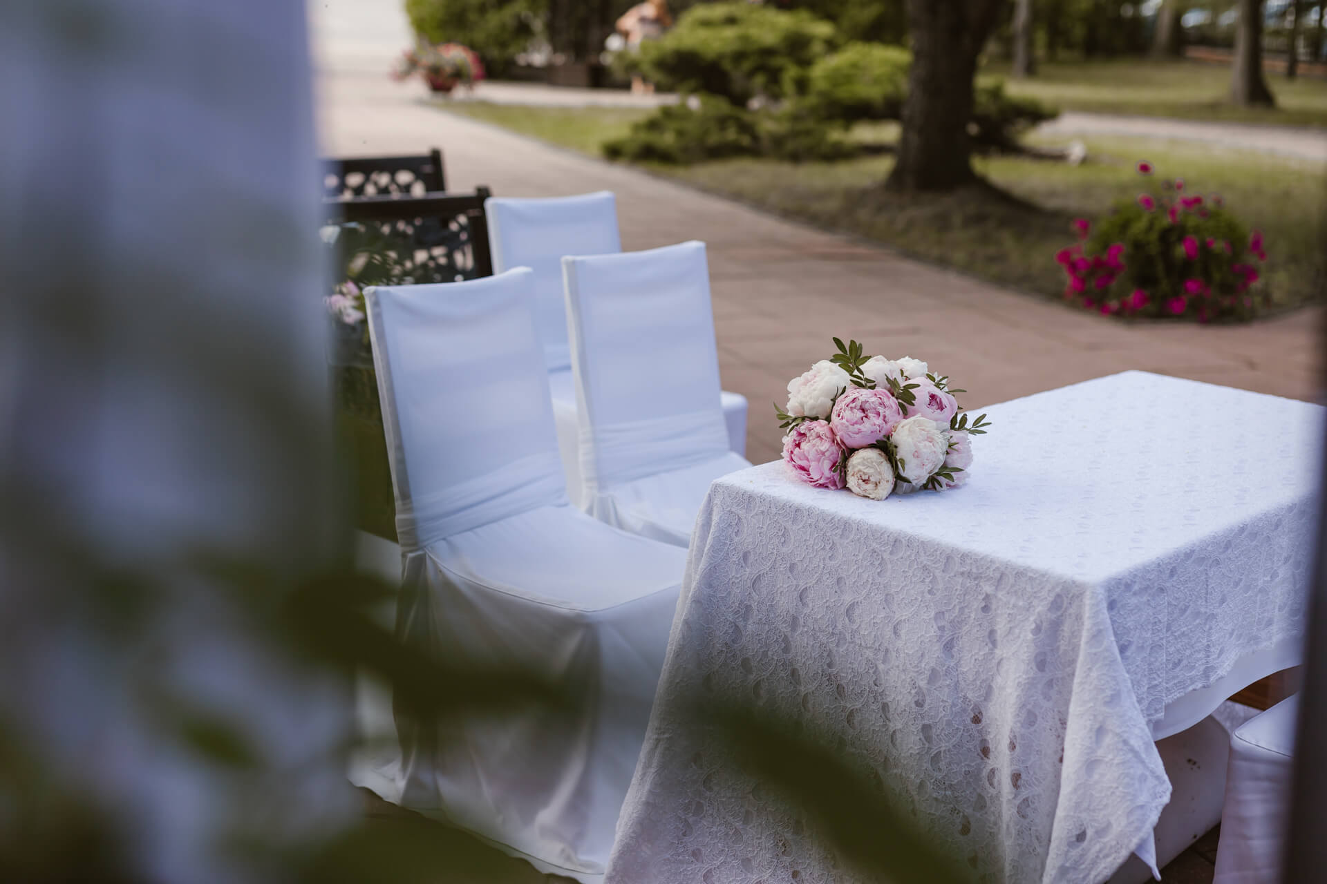 stary młyn ślub w plenerze